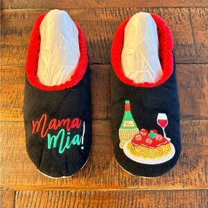 Snoozies Pairables Mama Mia Slippers SZ. Medium